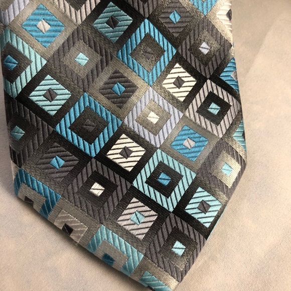 Croft & Barrow Tie Blue Diamond Pattern - Picture 2 of 3